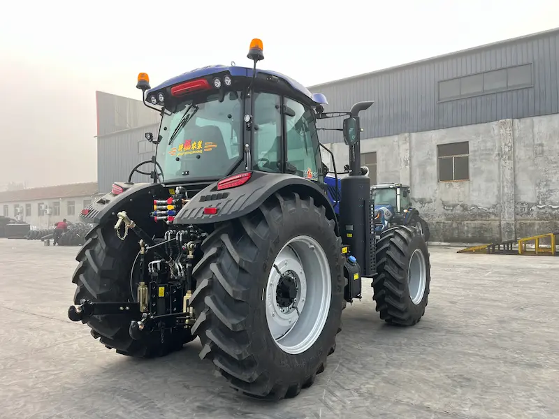 the-rear-wheels-of-GF2104-tractor